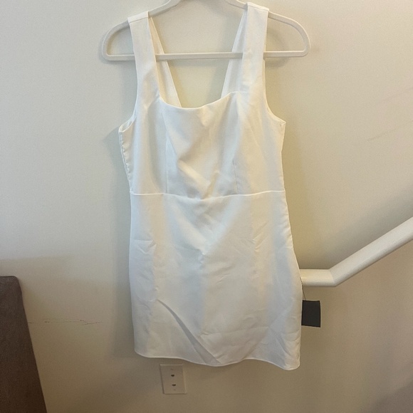 Lulus | NWT White Mini Dress with Bow Detail in Back | Size Large - Picture 2 of 4